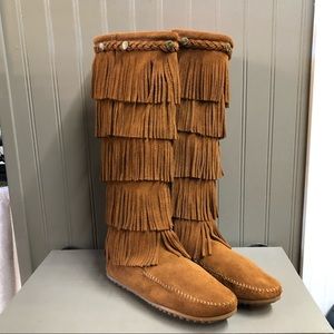 Minnetonka 5-Layer Fringe Boot
